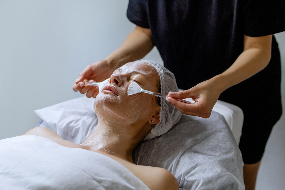 Facial treatment with a “soft hand”
